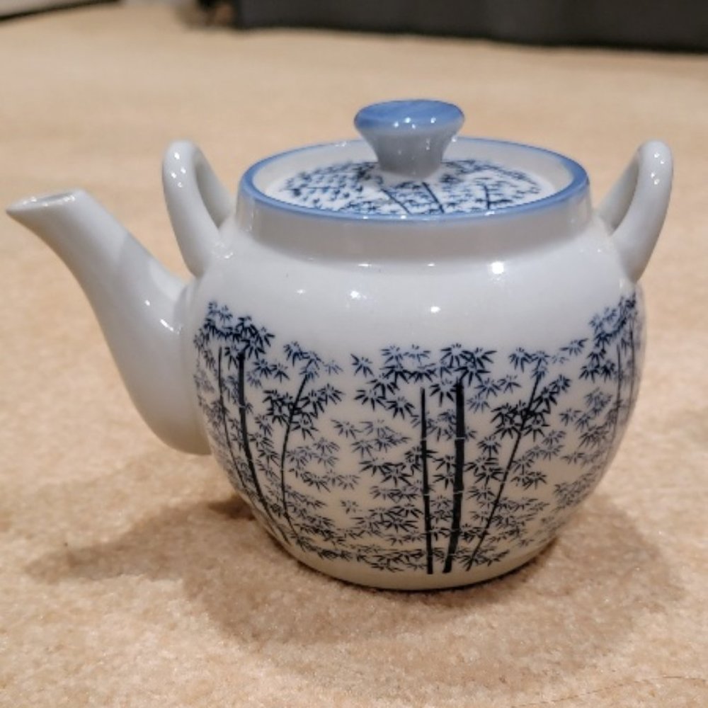 Kotobuki Bamboo White & Blue Teapot